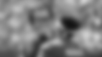 Coach Kliff Kingsbury (left) talks with QB Kyler Murray during Week 2 against the Ravens.