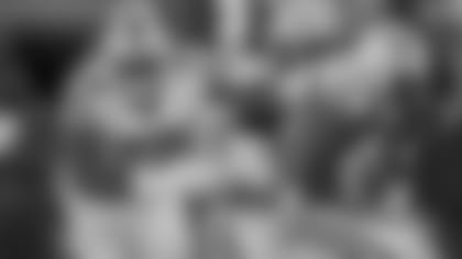 The Cardinals have signed offensive tackle Jordan Mills to a one-year contract.