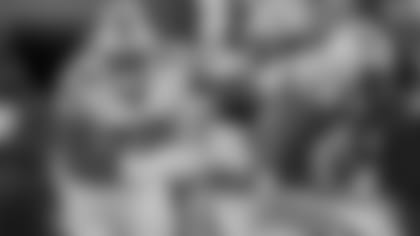 Cardenales firmaron con el tackle ofensivo Jordan Mills contrato de un año