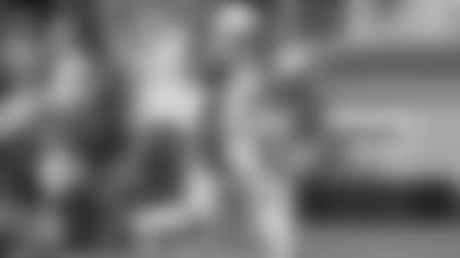 Quarterback Kyler Murray runs for a 22-yard score against the 49ers.