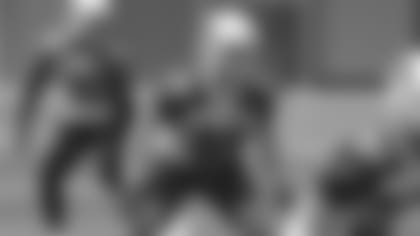 Cardenales mantuvieron al safety Tyler Sigler después que estuvo a prueba en el minicampamento para novatos el pasado fin de semana.