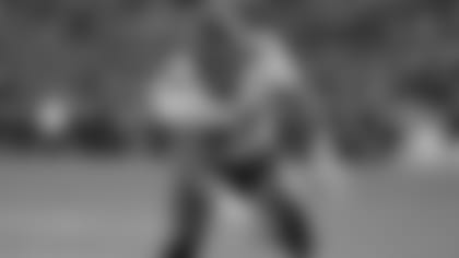 El tight end de Baltimore Ravens, Maxx Williams (87) anota un touchdown durante la segunda mitad de un partido contra Kansas City Chiefs en Kansas City, el domingo 9 de diciembre del 2018.