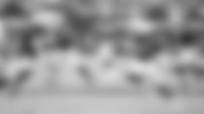 QB Josh Rosen looks downfield against the Lions as TE Ricky Seals-Jones (86) and WR J.J. Nelson run crossing routes