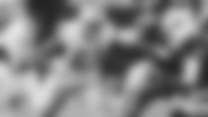 New Cardinals center Rodney Hudson (61) plays in a game against the Cardinals against the Raiders in 2018.