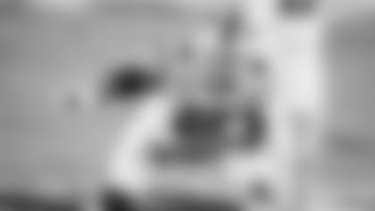 Guard Brian Winters, who played last season with the Bills, has agreed to a deal with the Cardinals.