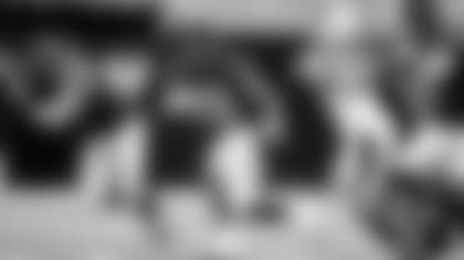 Then-Falcons running back Ito Smith runs upfield against the Cardinals during a 2018 game in Atlanta. The Cards signed Smith Saturday.