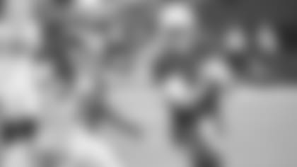 QB Josh Rosen scrambles against the Rams.