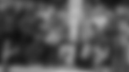 Cardinals running back Andre Ellington speeds past Seahawks safety Kam Chancellor on a 48-yard touchdown run to seal Sunday night's 39-32 win in Seattle.