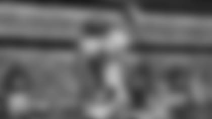 The Cardinals signed former Broncos and Saints tight end John Phillips on Tuesday.