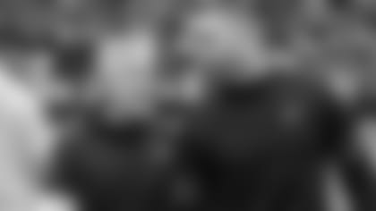 Seahawks coach Pete Carroll (left) and coach Kliff Kingsbury chat on Sunday