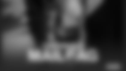 Mailbag holding hands 010323