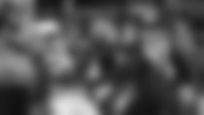 El receptor Jaron Brown, en la gráfica atrapando un pase para touchdown contra Seahawks en 2017, ayudó para que Cardenales recibieran cuatro selecciones compensatorias después de firmar con Seattle como agente libre en 2018.