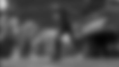 El esquinero Patrick Peterson saliendo del túnel durante las presentaciones la semana pasada antes del partido contra Broncos.