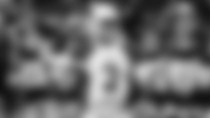 QB Josh Rosen fires a touchdown pass against the Saints on Friday.