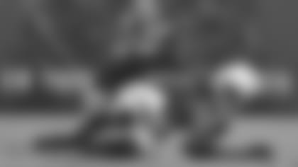 Cardinals LB Chandler Jones recovers a fumble by New York Giants QB Daniel Jones during the second half.