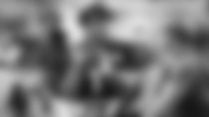 QB Kyler Murray claps after the Cardinals beat the Falcons in a home game in 2019