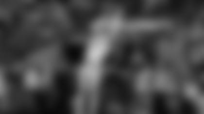 The Los Angeles Chargers play the Indianapolis Colts on Monday, December 26, 2022 at Lucas Oil Stadium in Indianapolis, IN.
[FINAL SCORE: LAC 20 - IND 3]