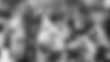 083018_ind-cin-fountain-catch-sideline