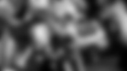 123118_ind-hou-woods-farley-tackle