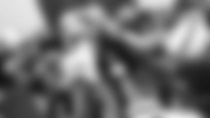 122318_ind-nyg-pregame-huddle