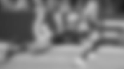 092919_ind-oak-geathers-tackle