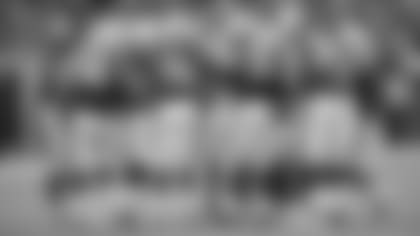 102118_ind-buf-colts-huddle