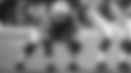 111818_ind-ten-glowinski-stance