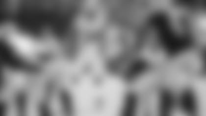 102818_ind-oak-mitchell-stance