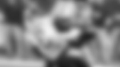 111818_ind-ten-walker-sack-mariota