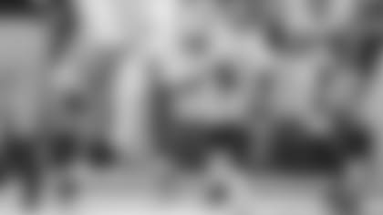 Oakland Raiders guard J'Marcus Webb (76) prepares for the snap against the Pittsburgh Steelers, Sunday, November 8, 2015, Pittsburgh. The Steelers defeated the Raiders 38-35. (Al Tielemans via AP Images)