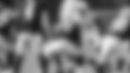 102818_ind-oak-leonard-stance