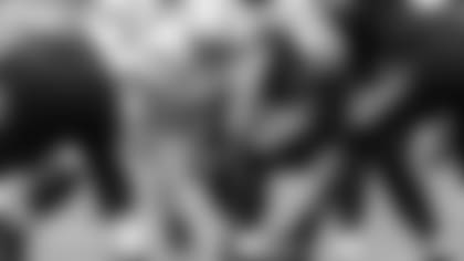 120317_colts-jags-al-woods-stance