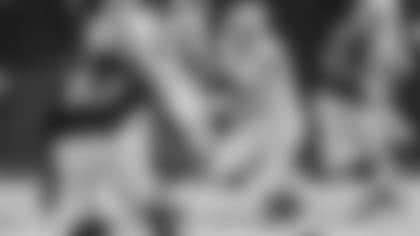 122416_ind-oak-doyle-catch