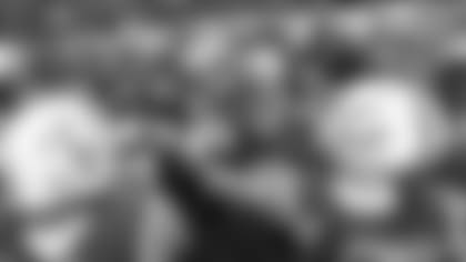 mathis-robert-huddle.jpg