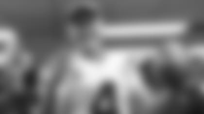102818_ind-oak-vinatieri-lockerroom