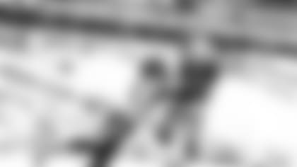 093018_ind-hou-hines-shoulder-grab