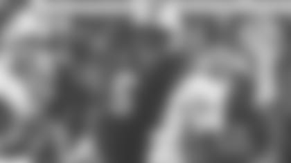 derrick-brown-rush-auburn-ap