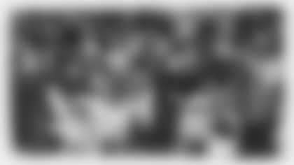 deionte_thompson_profile_brush-centerpiece