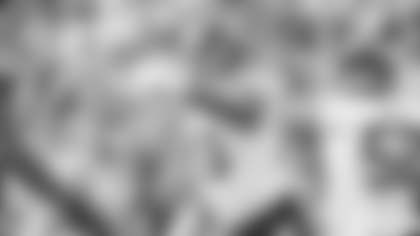 Jonathan Allen points at a Green Bay Packers offensive lineman during the Washington Football Team's Week 8 matchup. (Karlee Sell/Washington Football Team)