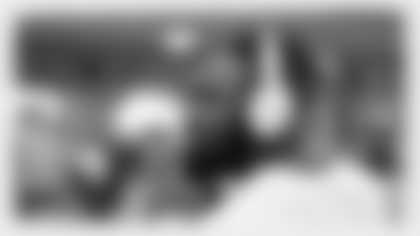 landon-collins-facts-brush-centerpiece-2560