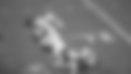 Logan Thomas runs past Cameron Sutton on his way to a 15-yard touchdown against the Pittsburgh Steelers. (Alex Mowrey/Pittsburgh Steelers)