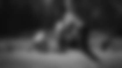 Cam Sims sprints downfield during individual drills on Dec. 10, 2020. (Emilee Fails/Washington Football Team)