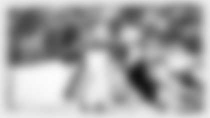 Denver Broncos quarterback John Elway (7) is sacked by Washington Redskins defensive end Dexter Manley (72) during Super Bowl XXII Jan. 31, 1988, at Jack Murphy Stadium in San Diego, Calif. The Redskins defeated the Broncos 42-10. (Vernon J. Biever via AP)