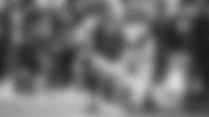 Terry McLaurin makes a catch and tries to escape a tackle during the Washington Football Team's game against the Seattle Seahawks. (Emilee Fails/Washington Football Team)