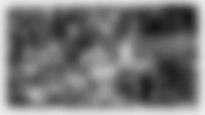 Green Bay Packers tight end Richard Rodgers (82) catches a 61-yard Hail Mary throw with no time remaining to beat the Lions 27-23 in an NFL football game, Thursday, Dec. 3, 2015, in Detroit. (AP Photo/Paul Sancya)