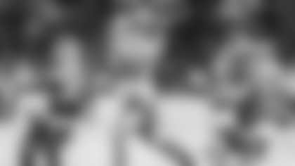 Logan Thomas catches a pass from Dwayne Haskins Jr. (Elijah Walter Griffin Sr./Washington Football Team)