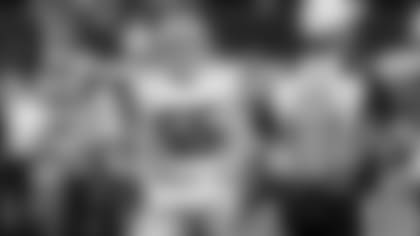 Vander-Esch-Looking-Nothing-Like-a-Rookie-LB-hero