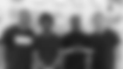 CowBuzz-Irvin-Gets-Support-Lee-Joins-IG-and-More-hero