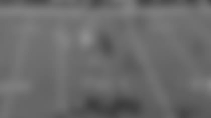 Cooper Rush connects with Ezekiel Elliott for 31-yard first down pass