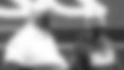 Mick-Shots-Moving-Forward-While-Looking-Back-hero